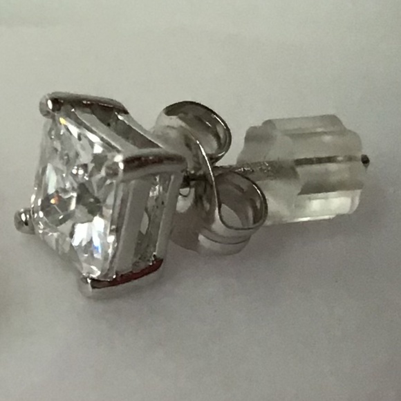 New Sterling Silver Cubic Zirconia Pierced Stud Earrings - Picture 10 of 12